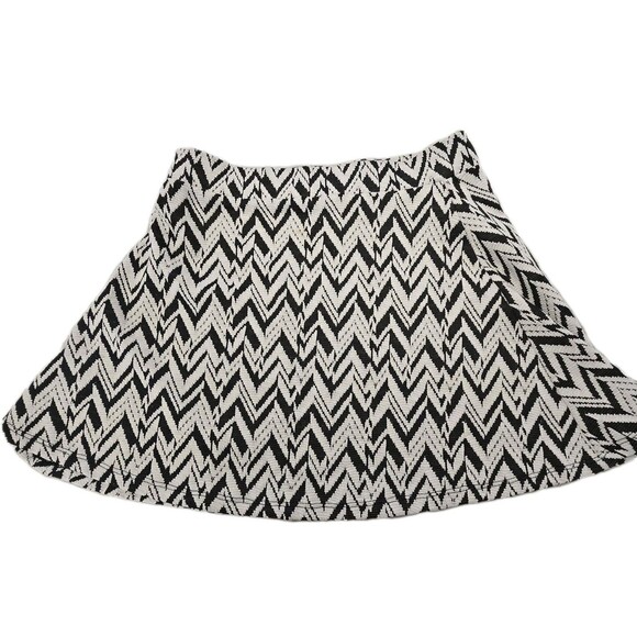 Mango Casual Skirt Womens XS Black White Chevron Knit A-Line Mini Geometric - Picture 1 of 7